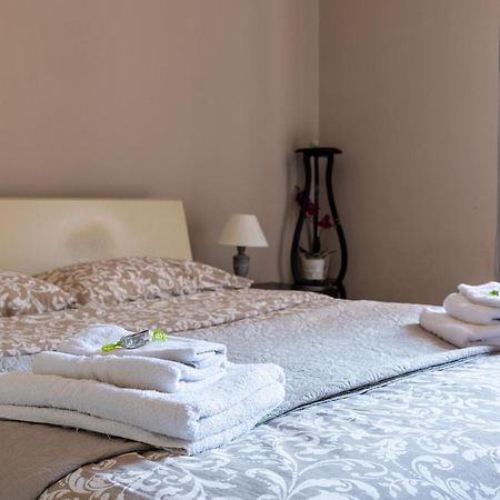 Central Suite Palermo Bagian luar foto