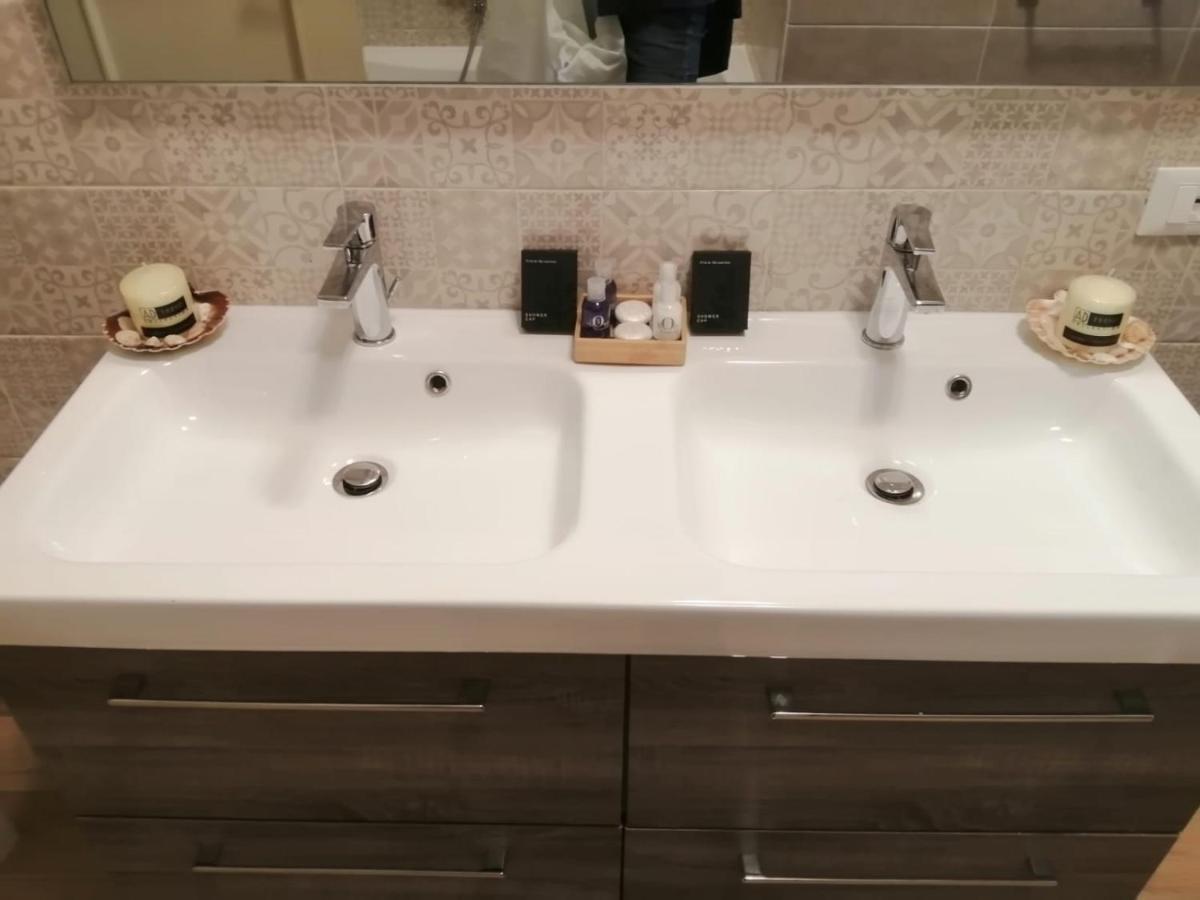 Central Suite Palermo Bagian luar foto