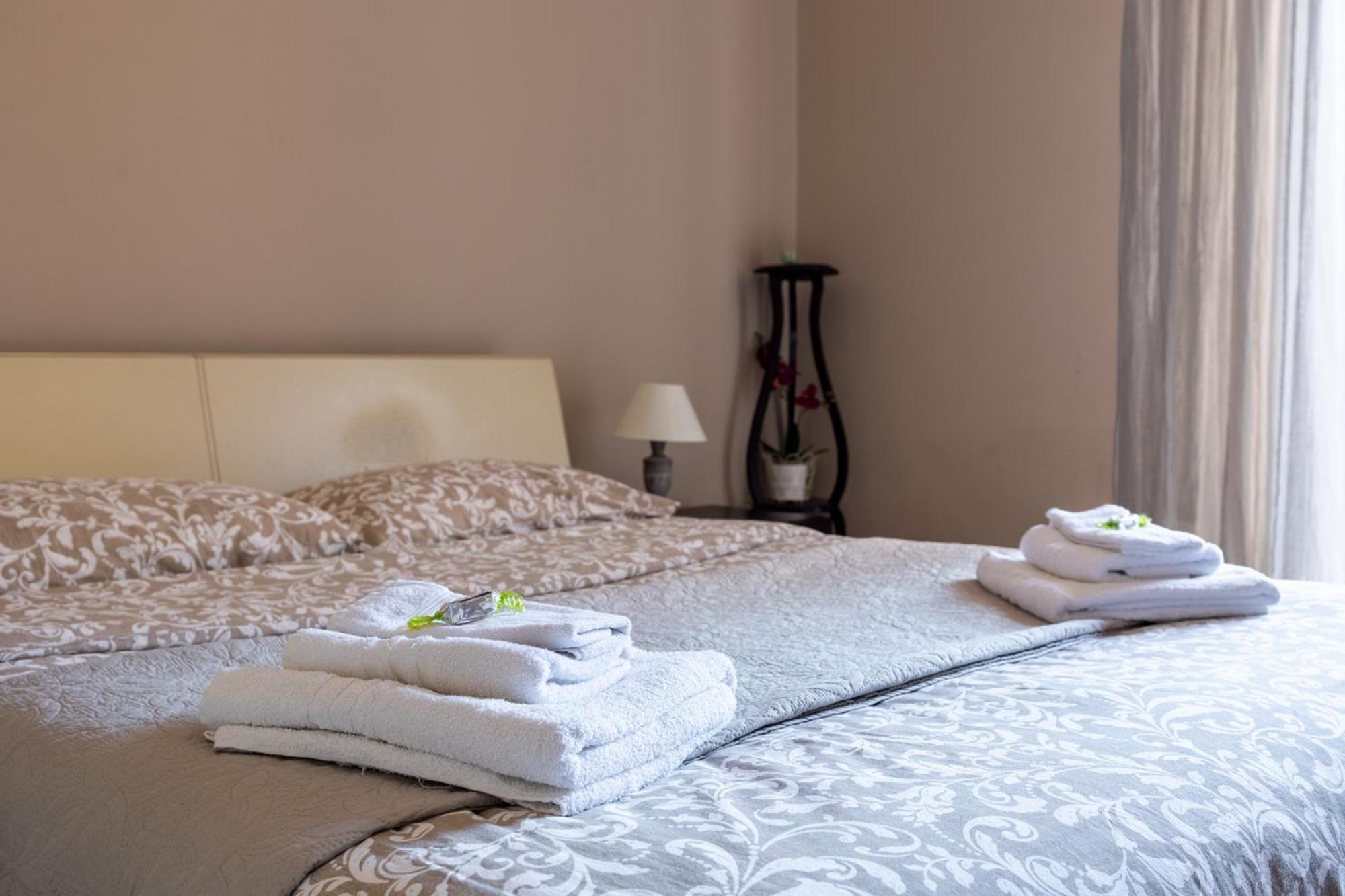Central Suite Palermo Bagian luar foto